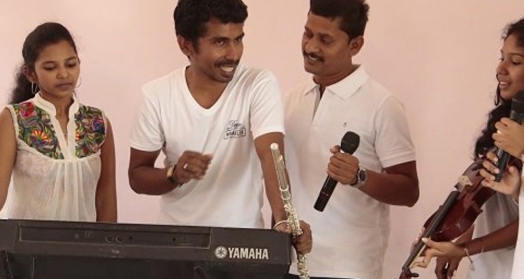 top Light Music Class in Chennai Keyboard Music Class in Chennai best music class in chennai 
